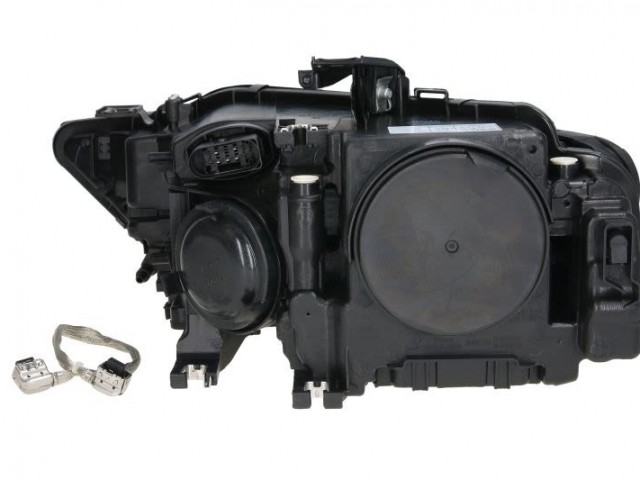 Audi A4 B8 2012.02.02-2015.06.01 utángyártott új jobb első fényszóró Bi-XEN. D3S/LED+nap.f. (nem kany.k.) TYC*