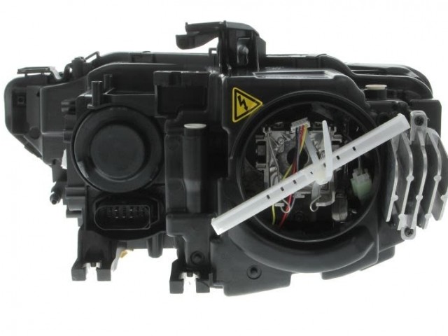 Audi A5  2012.05.01-2016.06.01  utángyártott új jobb első fényszóróó D3S Bi-Xenon  TYC *