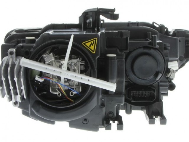 Audi A5 2011.10.01-2012.05.01utángyártott új bal első fényszóró D3S Bi-Xenon  TYC *