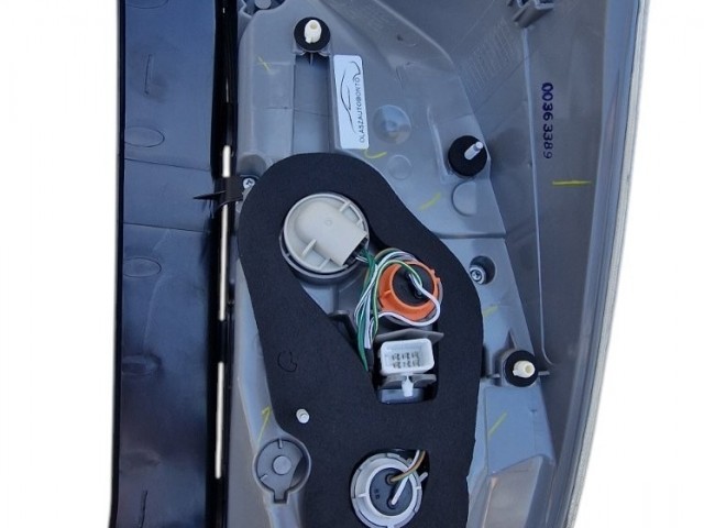 Toyota Prius 2010.01.01-2012.04.30 utángyártott új bal hátsó lámpa (LED-es)