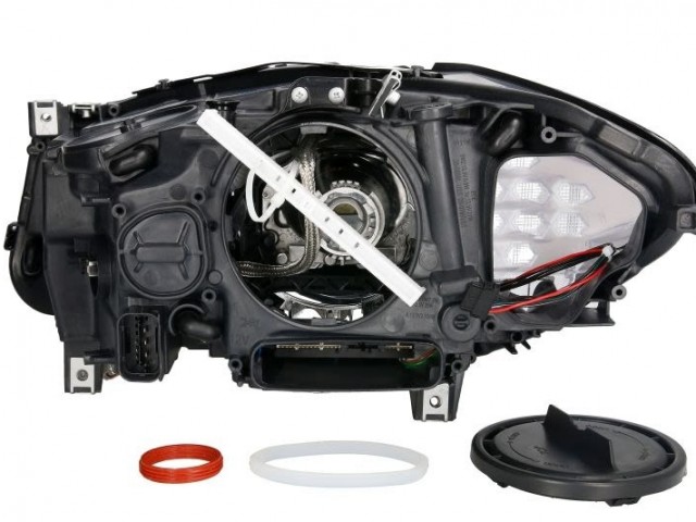 BMW 5 (F10) 2010.04.01-2013.07.19 utángyártott új jobb első fényszóró Bi-XENON D1S/LED+napp.f. (motorral)