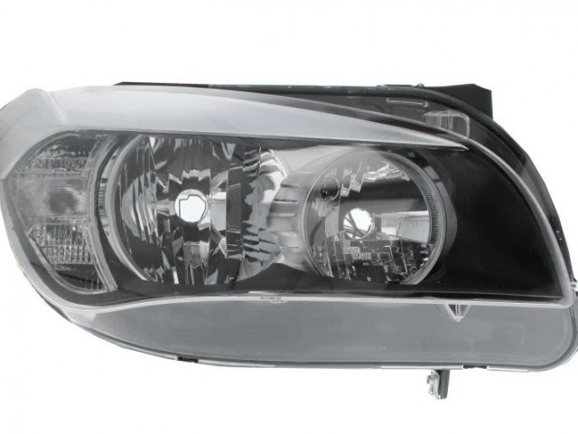 BMW X1 (E84) 2012.07.01-2015.08.31 utángyártott új jobb első fényszóró H7/H15 fekete h.  (motorral) TYC