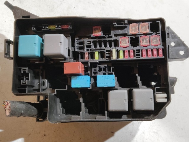 Toyota Rav 4 2005-2012 2005-2013 Biztosítéktábla  használt külső