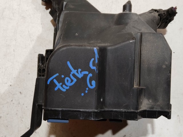 Ford Fiesta 2008-2017 2008-2017 Biztosítéktábla  használt külső