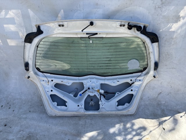 213749 Toyota Yaris II. 2006-2011 csomagtérajtó
