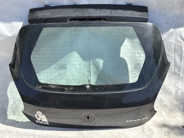 213783 Fiat Bravo 2007-2014 csomagtérajtó a képen látható sérüléssel