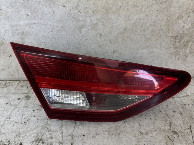 213775 Seat Leon 5F 2012-2020 2012-2020 Lámpa , Fényszóró használt bal hátsó belső a képen látható sérüléssel