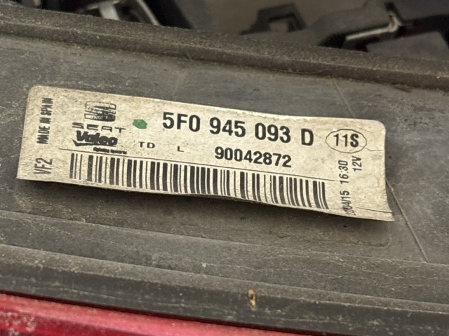 213775 Seat Leon 5F 2012-2020 2012-2020 Lámpa , Fényszóró használt bal hátsó belső a képen látható sérüléssel