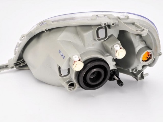 Toyota Yaris 1999-2003 utángyártott új jobb első fényszóró H4 Valeo tip. (belülr.áll.) DEPO