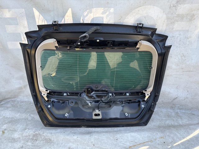 213770 Lancia Delta 2008-2014 csomagtérajtó, a képen látható sérüléssel