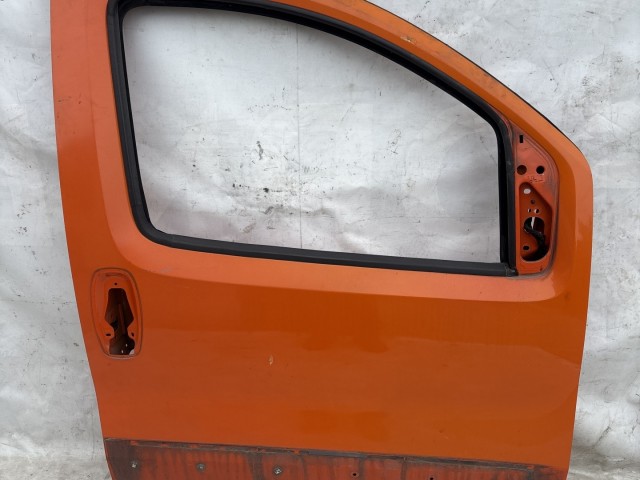 213799 Fiat Fiorino , Qubo, Citroen Nemo, Peugeot Bipper jobb első ajtó, a képen látható sérüléssel  