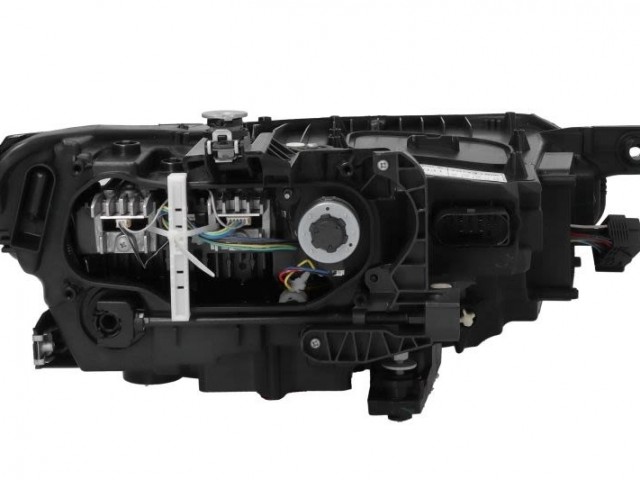 Volkswagen Passat B8  2014.07.21-2019.07.08 utángyártott új bal első fényszóró LED (motorral) TYC