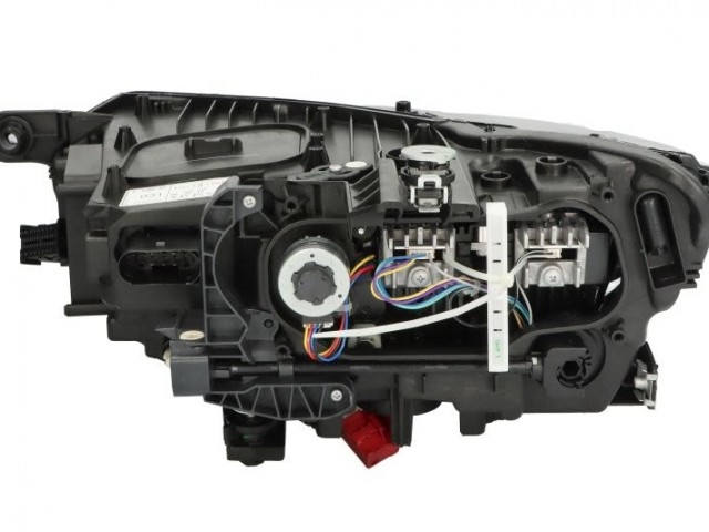 Volkswagen Passat B8   2014.07.21-2019.07.08 utángyártott új jobb első fényszóró LED (motorral) TYC