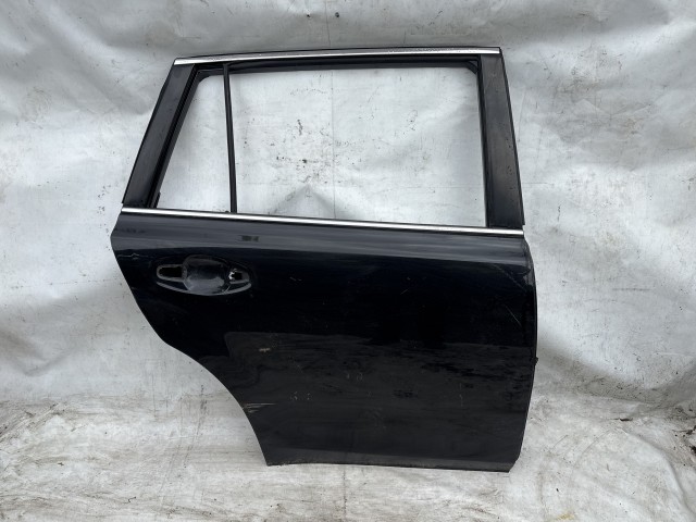 213818 Subaru Legacy 2009-2014 jobb hátsó ajtó, a képen látható sérüléssel