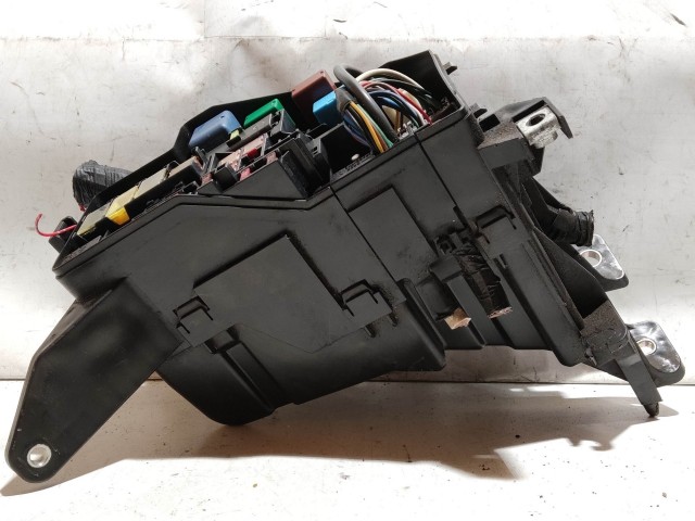 Toyota Rav 4 2005-2012 2005-2013 Biztosítéktábla  használt külső