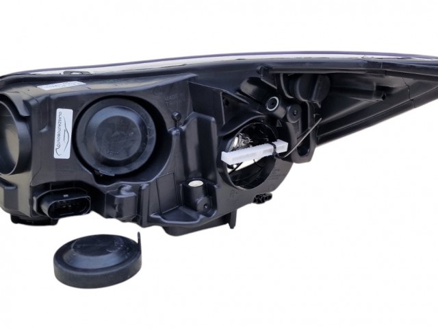 Ford Focus III. 2011.03.01-2014.09.31 utángyártott új jobb első fényszóró H1/H7 króm h. (motorral) TYC