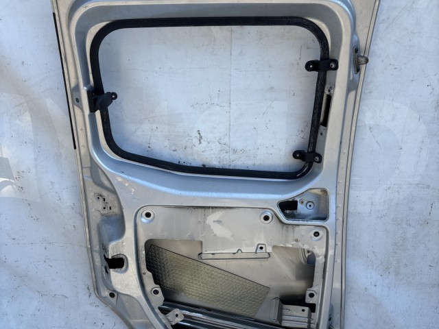 213957 Fiat Fiorino , Qubo, Citroen Nemo, Peugeot Bipper bal oldali tóló ajtó, a képen látható állapotban