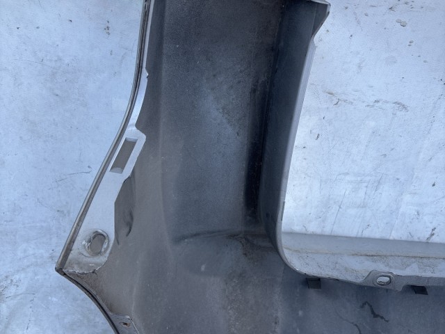 216009 Fiat Fiorino, Qubo, Citroen Nemo, Peugeot Bipper 2007-2024 hátsó lökhárító, a képen látható sérüléssel