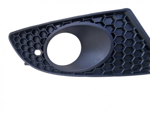Seat Leon 2005.09.01-2009.02.28 utángyártott új jobb első ködlámpa keret