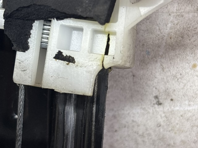 Fiat Fiorino , Qubo 2007-2024 ablakemelő használt elektromos  bal első a képen látható sérüléssel