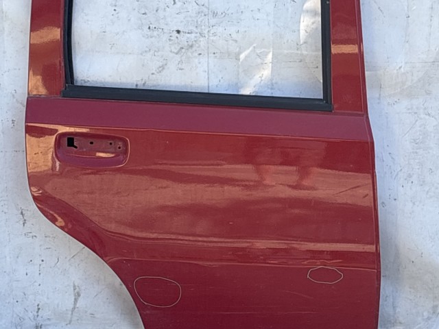 216570 Fiat Panda II. 2003-2012 piros színű jobb hátsó ajtó, a képen látható sérüléssel