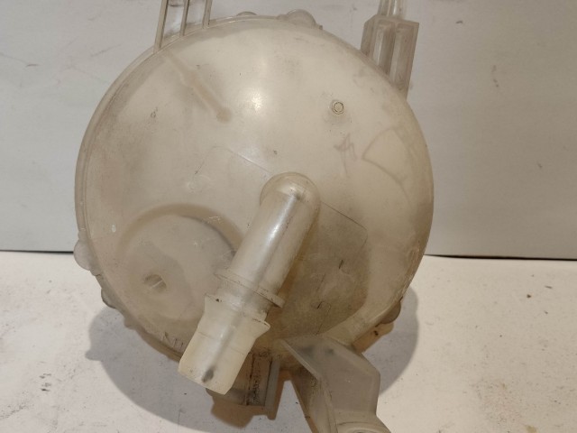 Citroen C4 Picasso 2006-2013 Kiegyenlítő tartály 9684527680
