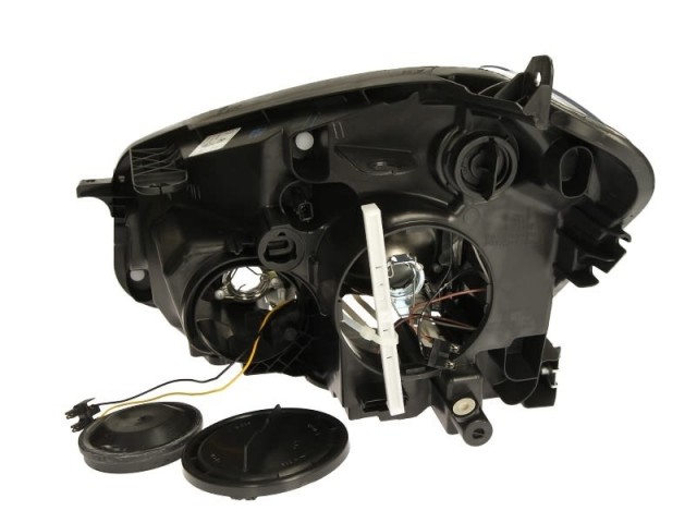 Nissan Qashqai   2010.05.01-2013.11.30  utángyártott új jobb első fényszóró 2H7 (motoros) TYC