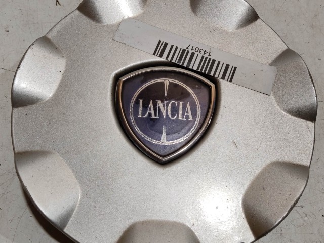 143017 Lancia Delta 2008-2014 felni közép kupak, a képen látható állapotban