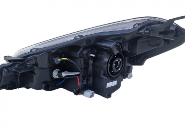 Toyota Yaris 2014-2017 utángyártott új jobb első fényszóró HIR2 fekete FF (motoros) DEPO