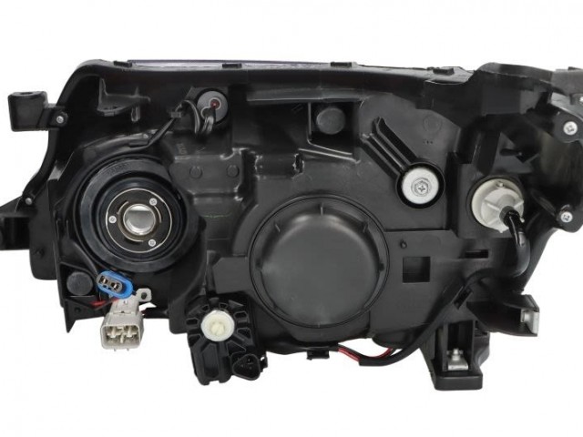 Subaru Forester utángyártott új jobb első fényszóró H7/HB3 (motorral) TYC