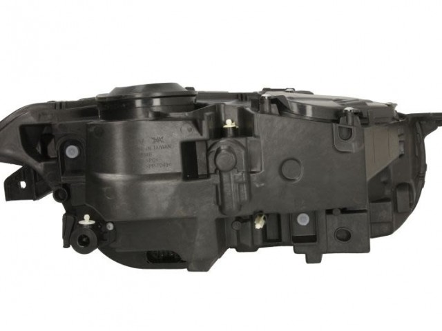 Volvo XC90 utángyártott új bal első fényszóró H9/H7/W21/5W (motorral) TYC