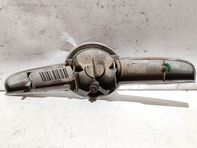 147224  Alfa Romeo 159 2005-2011 embléma tartó, a képen látható sérüléssel