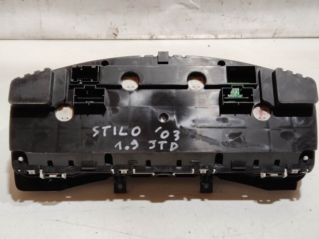 153655 Fiat Stilo 2001-2007 Diesel óracsoport egy csatlakozós, a képen látható sérüléssel