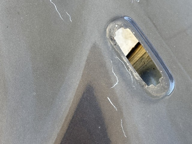 216186 Fiat Linea 2007-2017 bal első sárvédő, a képen látható sérüléssel