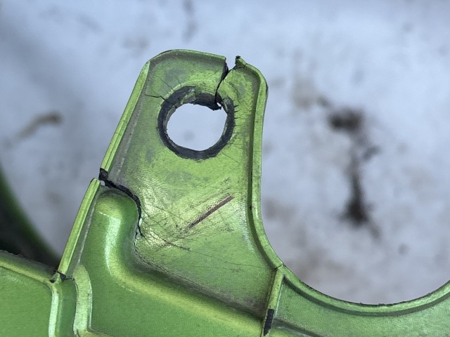 216238 Fiat Fiorino, Qubo 2007-2016 első lökhárító, a képen látható sérüléssel