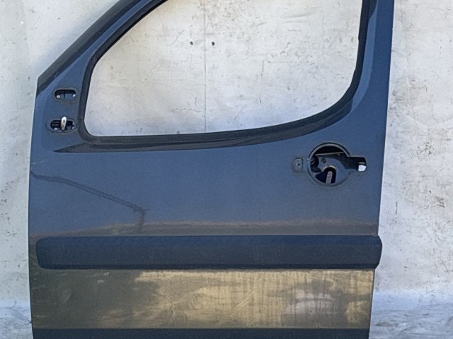 216228 Fiat Doblo 2000-2009 bal első ajtó, a képen látható sérüléssel
