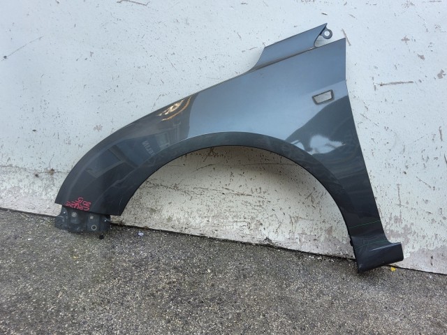 218008 Chevrolet Cruze 2008-2016 bal első sárvédő, a képen látható sérüléssel
