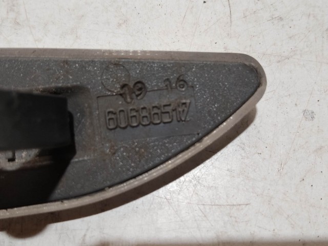 Alfa Romeo 147, 156 bal oldali sárvédő index, izzó foglalat nélkül 60686517