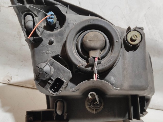 218640 Suzuki Ignis 2003.01.01-2007.12.31 bal első fényszóró, egy rögzítő fűl törött