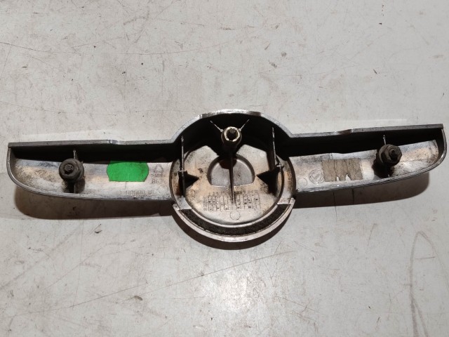 218662 Alfa Romeo 159 2005-2011 embléma tartó a képen látható állapotban