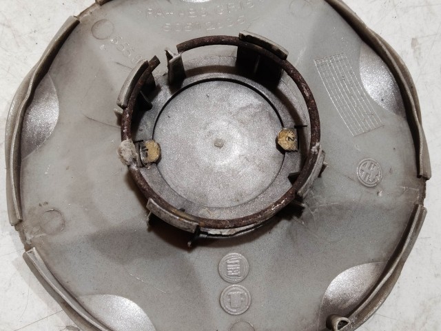 218696 Alfa Romeo MiTo 2008-2018 aluelni közép kupak, a képen látható állapotban