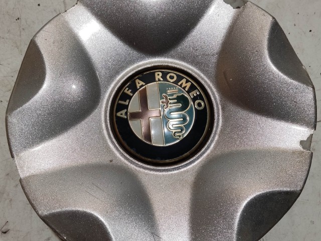 218696 Alfa Romeo MiTo 2008-2018 aluelni közép kupak, a képen látható állapotban