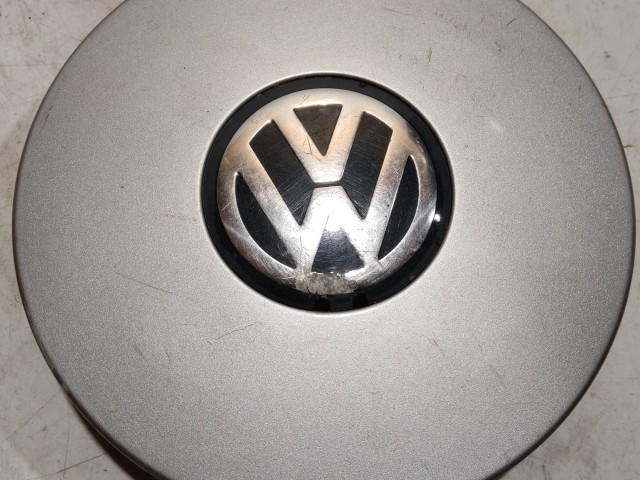 218735 Volkswagen Polo 6N1 felni közép kupak, a képen látható állapotban