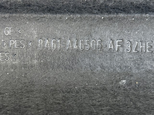 216490 Ford Fiesta 2008-2017 kalaptartó, a képen látható sérüléssel