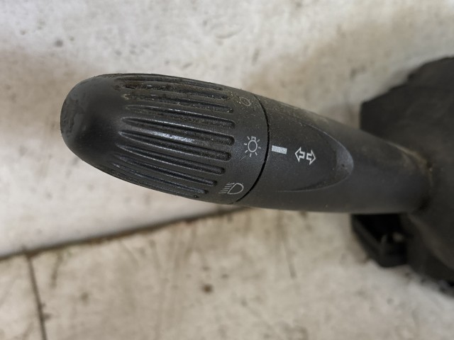 Fiat Punto III. 2003-2010 2003-2010 Kormánykapcsoló használt 735381051 a képen látható sérüléssel