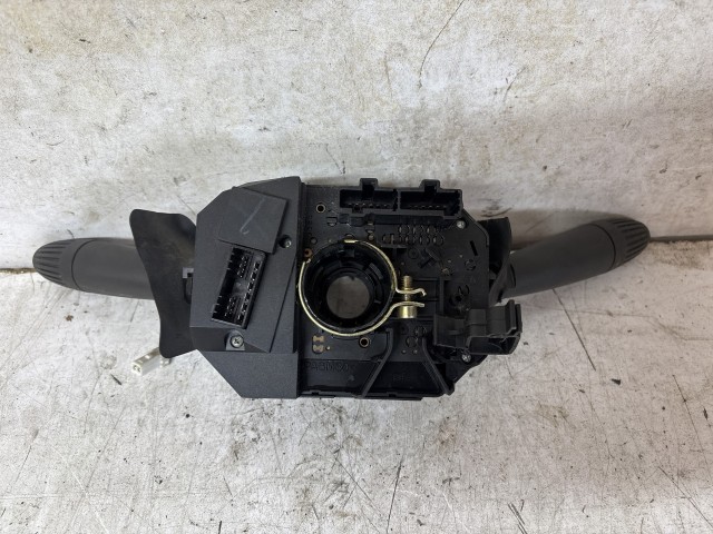 Fiat Punto III. 2003-2010 2003-2010 Kormánykapcsoló használt 735381051 a képen látható sérüléssel