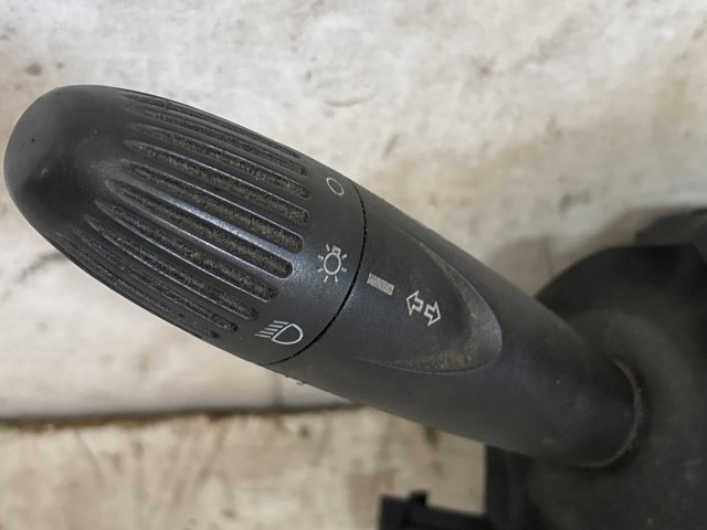 Fiat Punto III. 2003-2010 2003-2010 Kormánykapcsoló használt 735381051 a képen látható sérüléssel