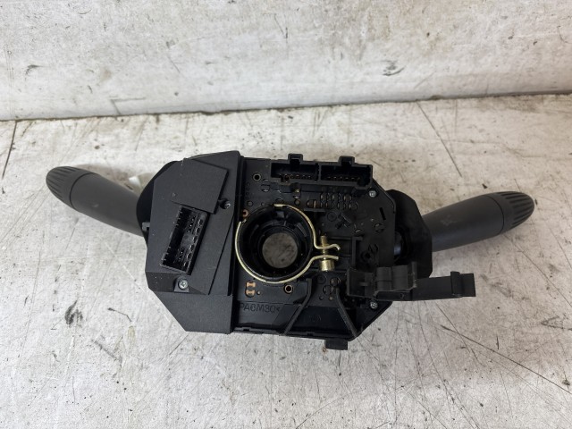 Fiat Punto III. 2003-2010 2003-2010 Kormánykapcsoló használt 735381051 a képen látható sérüléssel