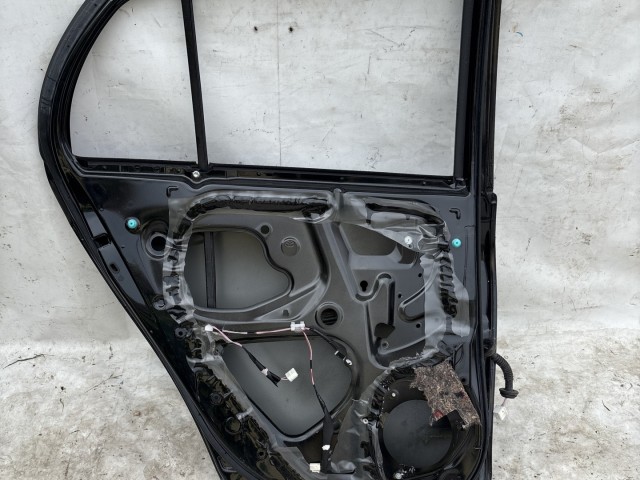 216441 Toyota Yaris II. 2006-2011 bal hátsó ajtó