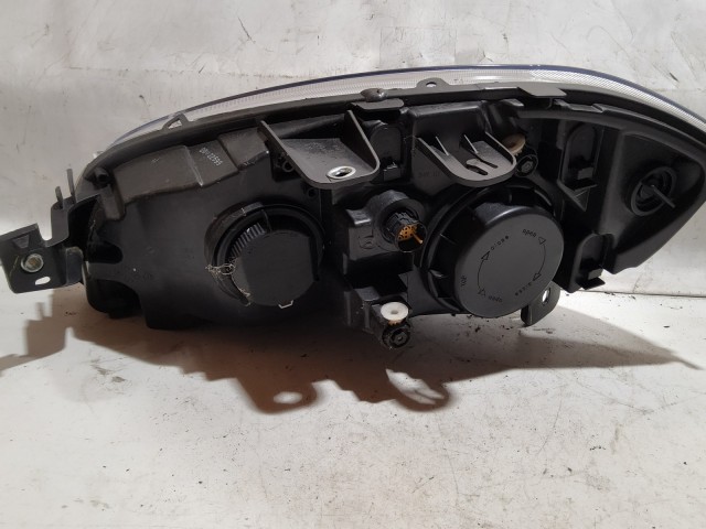 218227 Fiat Linea jobb első fényszóró, a képen látható sérüléssel